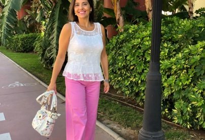 Pantalón ancho rosa + Top blanco